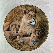 AFRICAN LIONESS AND CUBS Plate