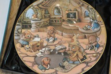 Jean Walmsley Heap Pendelfin 'The Old School House' Plate 9"