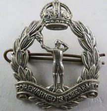 White Metal K/C Badge  Royal