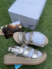 Ladies Sandals. (Reef Size 6) 