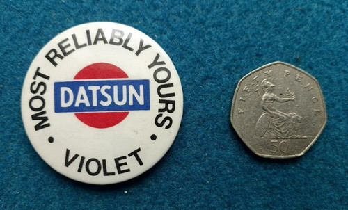 Datsun violet pin badge - ,