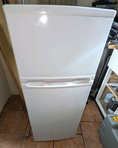White freestanding fridge - white,