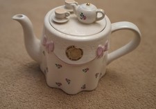 TEA POT VINTAGE COLLECTABLE