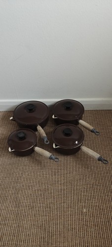 Vintage creuset cast iron - le,