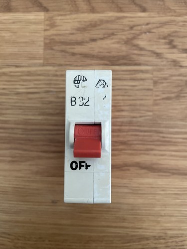 Wylex b32 plug - plug, in