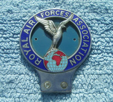 VINTAGE 1960s ROYAL AIR FORCES ASSOCIATION CAR BADGE ~ PILOT/RAF EAGLE ON GLOBE