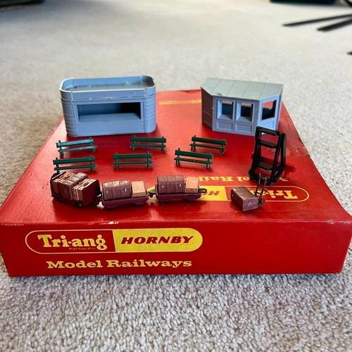 Hornby luggage set with - hornby,