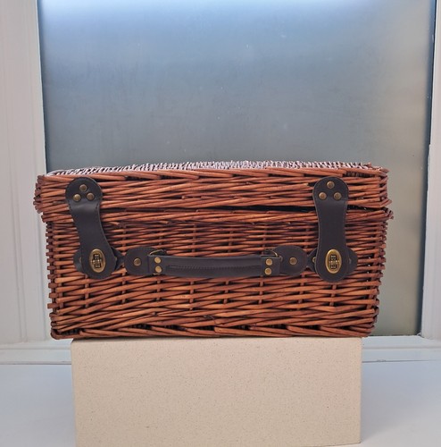 Vintage wicker picnic - 18",