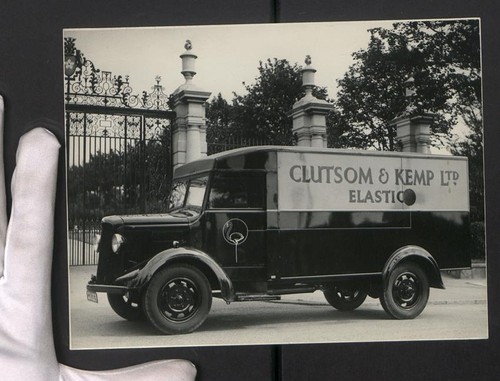 Photograph truck morris - photograph, with