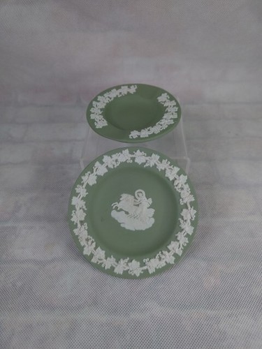 Green wedgwood jasperware - green,