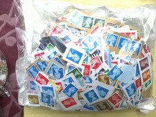 ROYAL MAIL UNFRANKED VARIOUS VALUE STAMPS. 500 GRAMS CLOSE CUT 100's OF STAMPS.