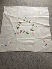 Vintage tablecloth with 4 matching napkins