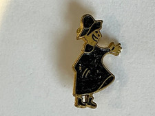 VINTAGE PETER STORM PIN BADGE