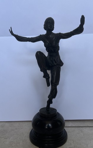 Signed laurel bronze - signed,