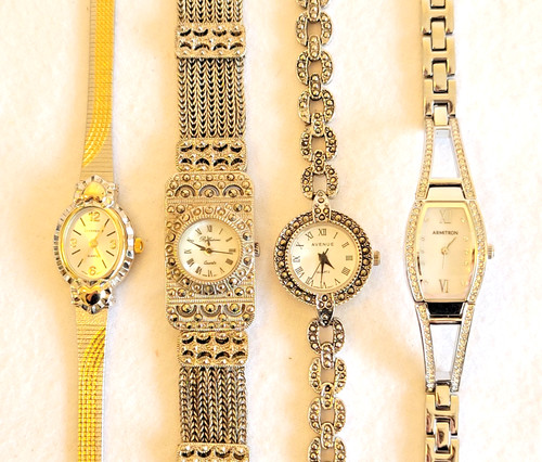 Vtg women wristwatch - women's,