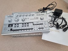 *** TT-303 Cyclone Analogic Bass Bot V1 / MINT ***