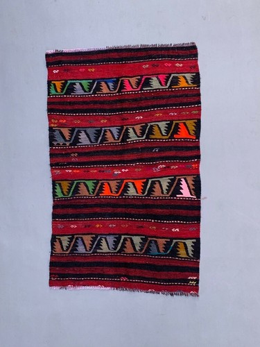 Medium vintage turkish kilim - medium,
