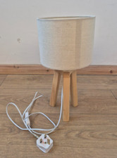 Tripod Wooden Legs Bedside Table Desk Lamp