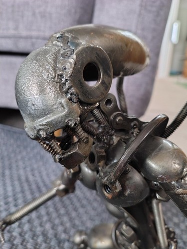 Alien scrap sculpture - ,, h.r