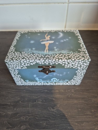Blue white floral ballet - &,