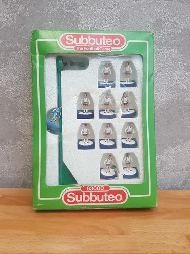 Subbuteo football game - subbuteo, figures