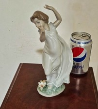 Lladro Symbol of Purity Z5Z67 - Boxed