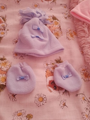 Baby born hat and mittens - and,