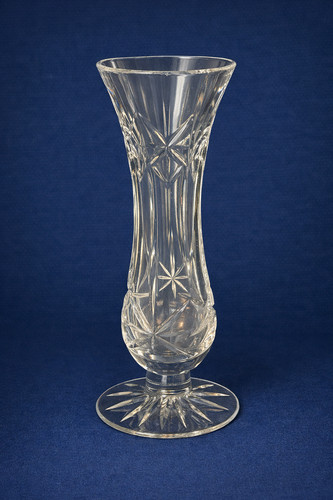 Cut glass bud vase 11cm - -,