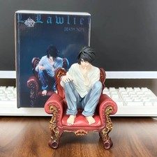 Lawliet Squatting Sofa Death