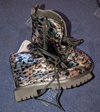 Black & Silver Iridescent Doc