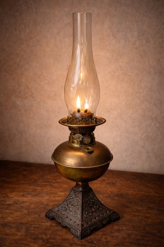 Vintage oil lamp rowatt - t., &