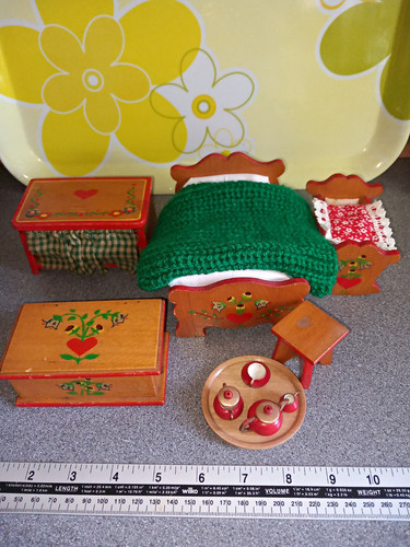 Scale dolls house wooden - 1:12,