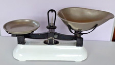 Beautiful Vintage/Retro White Avery 2lb Scales Heavy