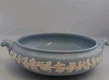 Wedgwood embossed Queen's ware serving bowl casserole pot