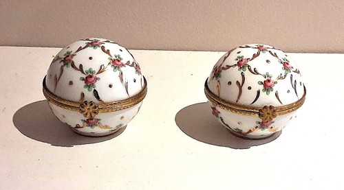 Pair past times - past, porcelain
