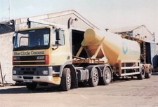 COL PHOTO: BLUE CIRCLE CEMENT LEYLAND DAF 85 ARTICC BULK TANKER - P168 XSH
