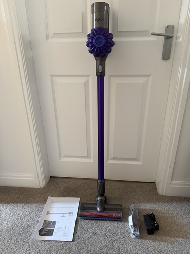 Dyson cordless hoover full - v6,