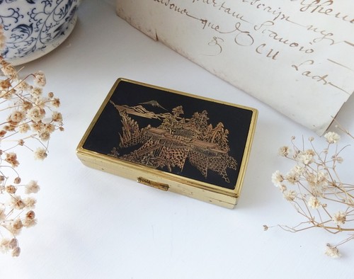 Vintage musical damascene