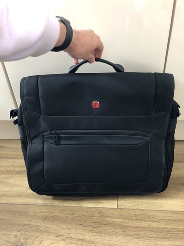 Wenger black laptop messenger - black,