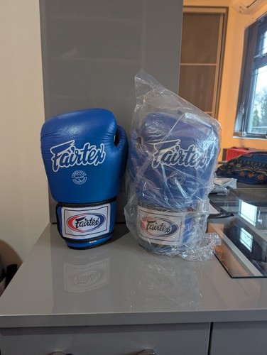 14oz boxing gloves brand new - brand, new.