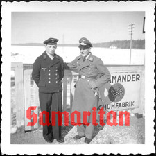 I12/32 WW2 ORIGINAL PHOTO OF GERMAN LW AIRMAN WITH DAGGER