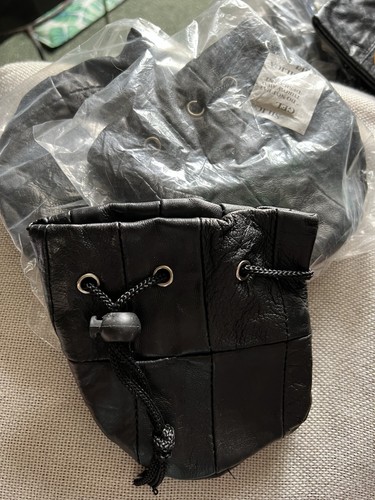 Black leather coin - or, die