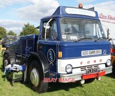 PHOTO  PHOTOS-TRUCKS LORRY TLB273M FORD  THE INCREDIBLE EVENT AT OLD WARDEN PARK