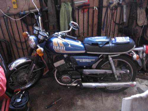 Yamaha rd200b breaking - yamaha,