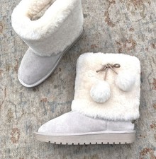Rj’s Fuzzies NWOT New Fleece Pom Pom Gray Boots Sz 6