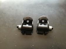 Pair of side glass closures