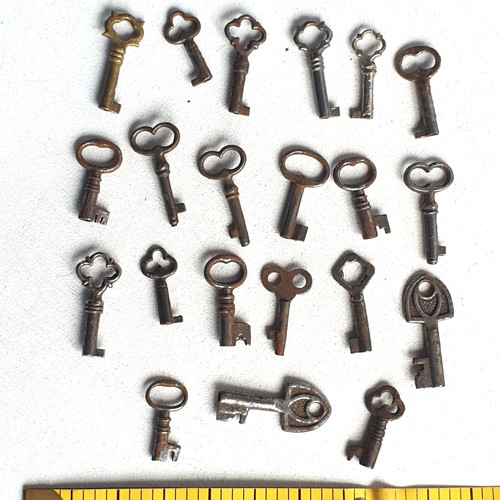Old vintage keys 22mm - 21,