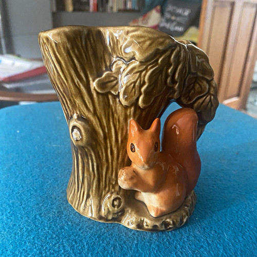 Sylvac squirrel tree trunk - squirrel,