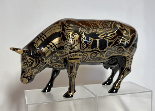 Tatooed bovine cow parade - bovine,