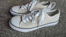 VTY Cream Baseball Shoes Size 4